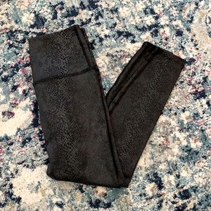 Black Shiny Leopard Beyond Yoga leggings Small